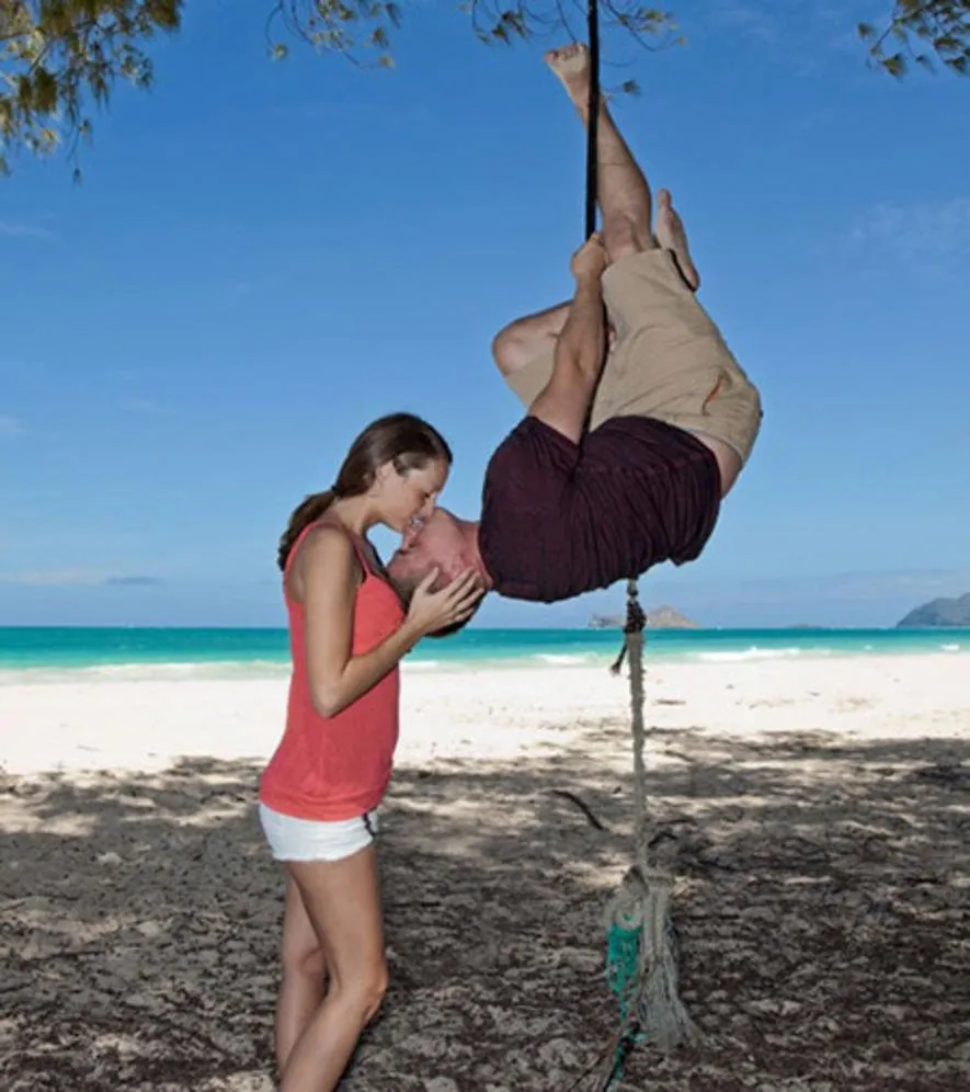 Kumpulan Foto Pre-wedding yang Aneh dan Mengancam Nyawa. Mau Nikah Aja Sampai Kayak Gini Banget Sih! 12