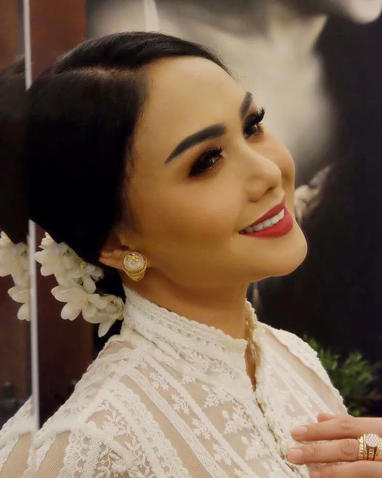 4 Artis yang Buru-buru Nikah Ini Cerai Dalam Waktu yang Sangat Singkat. Belajarlah Dari Mereka! 5