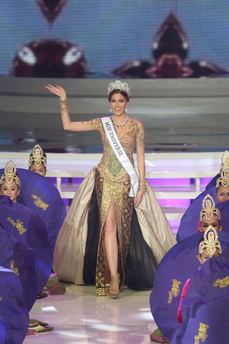 Keanggunan 8 Miss Universe Mengenakan Kebaya dari Tahun Ke Tahun. Inikah Bidadari Dunia? 11