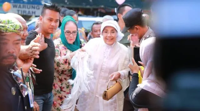 Meski Sudah Lanjut Usia, 11 Potret Pernikahan Nani Wijaya Ini Tujuannya Utamanya Adalah Ibadah 13