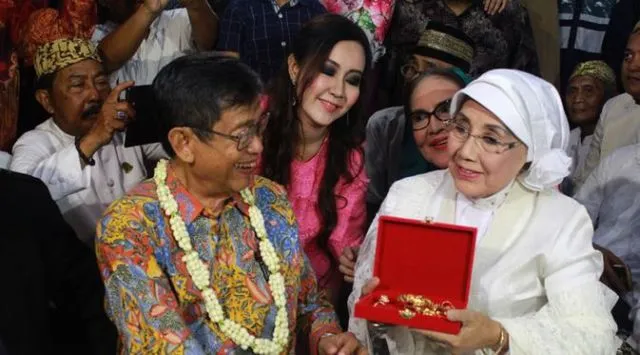 Meski Sudah Lanjut Usia, 11 Potret Pernikahan Nani Wijaya Ini Tujuannya Utamanya Adalah Ibadah 17