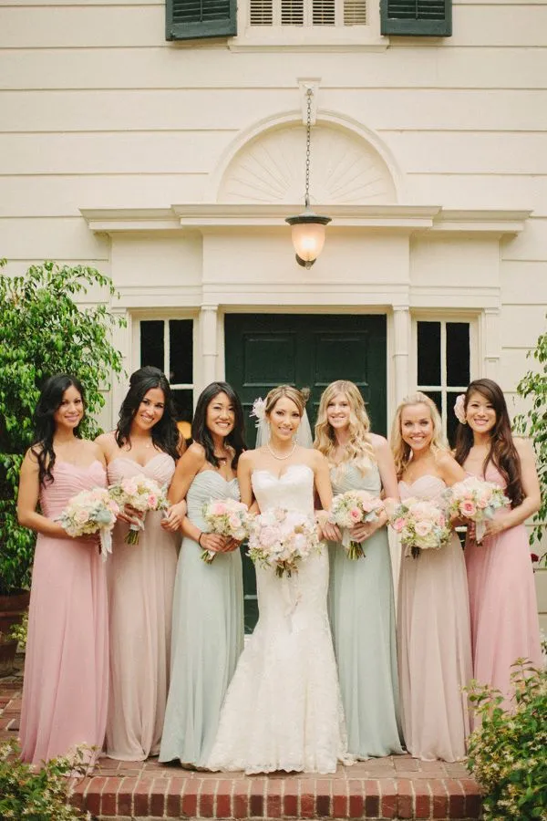 14 Inspirasi Gaun Bridesmaid Aneka Warna. Kata Siapa Seragam Harus Serba Sama? 20