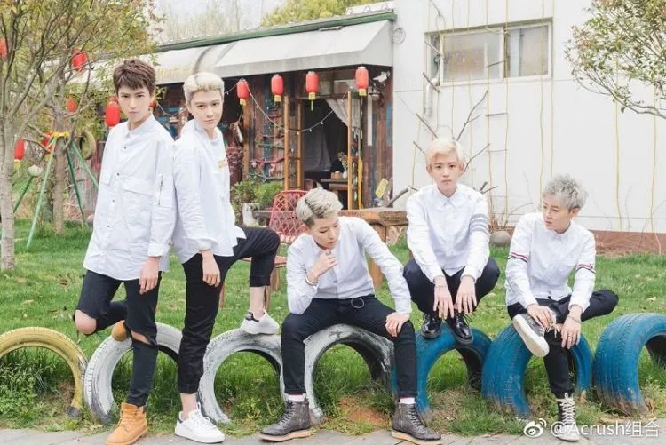 FFC-Acrush Ini Boyband Paling Membingungkan. Isinya Cewek Semua… Tapi Kok Boyband? Kok Ganteng? 6