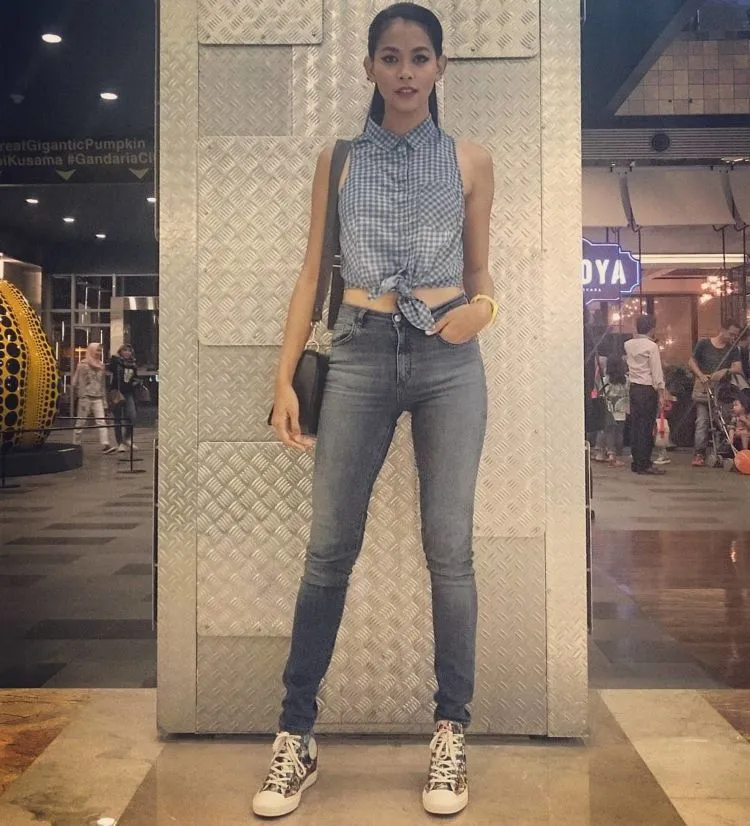 Intip 17 Inspirasi Street Style A la Bunga Jelitha Ibrani, Putri Indonesia 2017 Ini Memang Keren Sekali 19