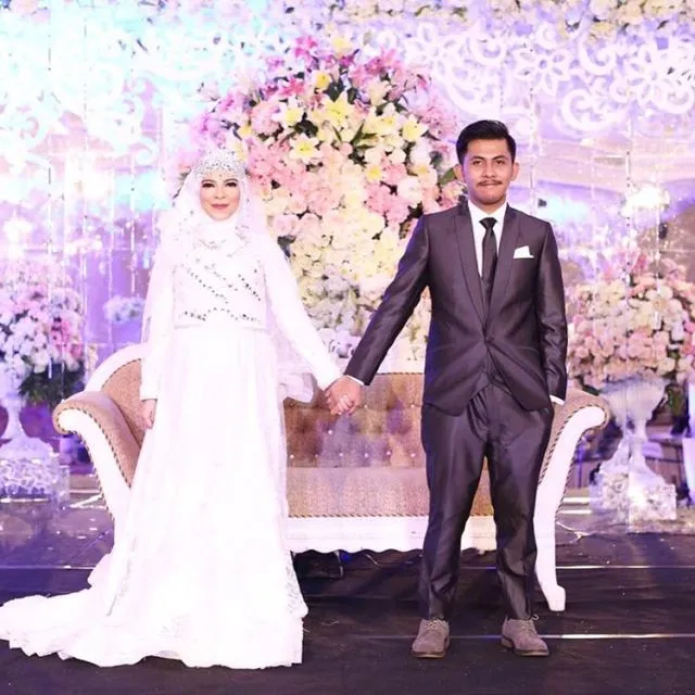 Kamu Berhijab dan Mau Menikah A La Internasional? Intip 14 Gaun Pengantin dari Pernikahan Adik Oki Setiana Dewi yang Mewah, Tapi Tetap Syar'i 24