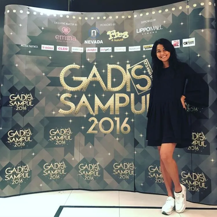Intip 17 Inspirasi Street Style A la Bunga Jelitha Ibrani, Putri Indonesia 2017 Ini Memang Keren Sekali 28