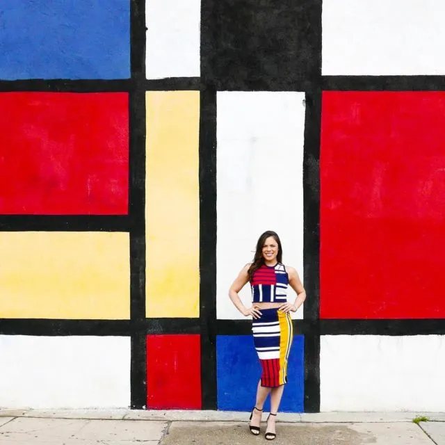 OOTD Biasa? Bosan Ah. Kamu Harus Lihat Cewek Pakai Baju dan Background Samaan Begini 24