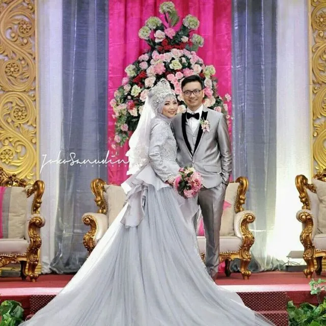 Kamu Berhijab dan Mau Menikah A La Internasional? Intip 14 Gaun Pengantin dari Pernikahan Adik Oki Setiana Dewi yang Mewah, Tapi Tetap Syar'i 21