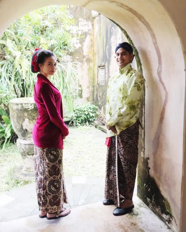 8 Parade Artis Blasteran Memakai Kebaya. Antara Bikin Pangling dan Kelihatan Indonesia Banget! 18