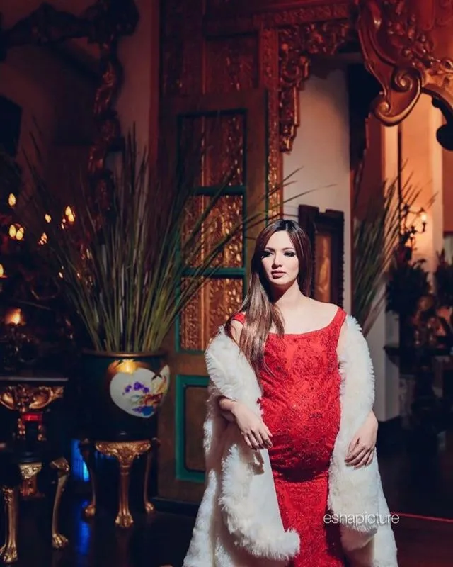 Yuk Intip Maternity Photoshoot Nia Ramadhani yang Menawan. Pantas Aja Dipuji Banyak Orang 19