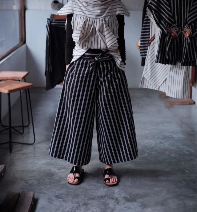 Serba-serbi Kreasi Kain Lurik untuk Kartini Masa Kini, Nggak Cuma Bisa Jadi Kebaya Saja, Lho! 20