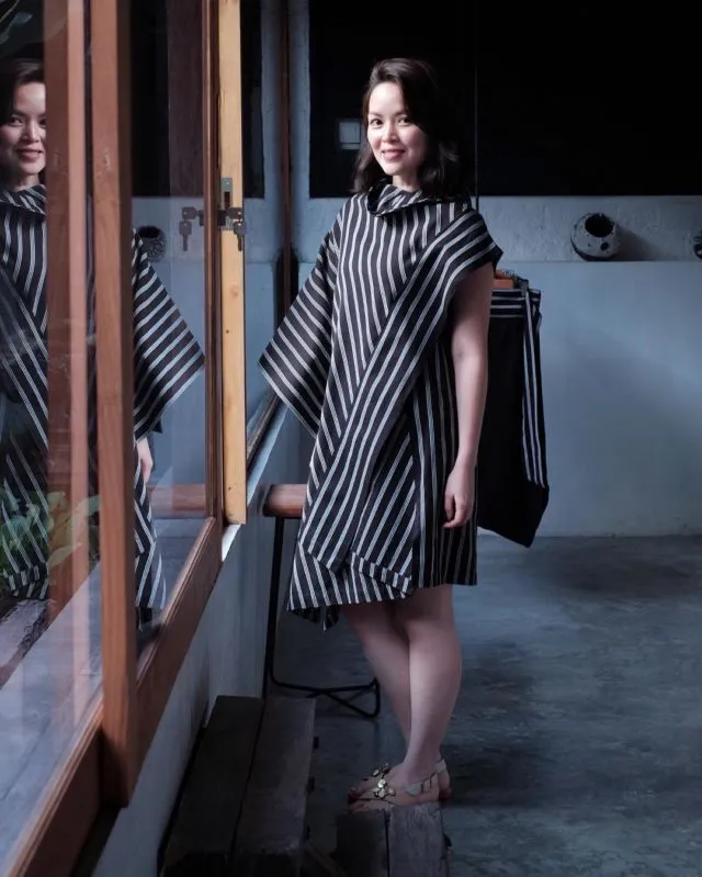 Serba-serbi Kreasi Kain Lurik untuk Kartini Masa Kini, Nggak Cuma Bisa Jadi Kebaya Saja, Lho! 22
