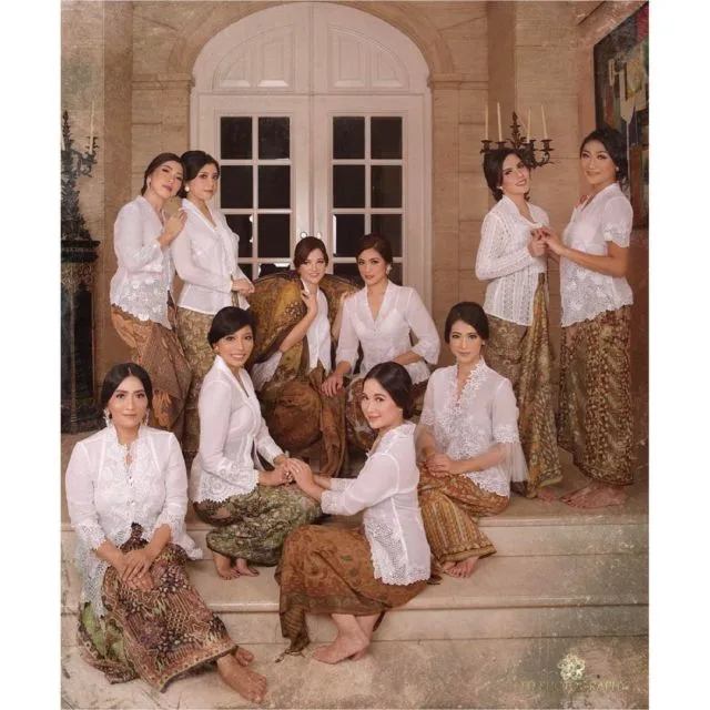 Begini Nih Geng Sosialita Nia Ramadhani-Jedar Berkebaya Ria Merayakan Hari Kartini, Ayu Tenan Rek! 25