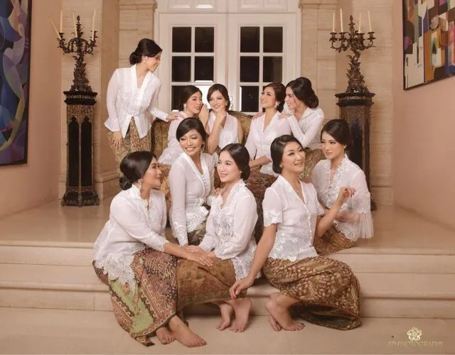 Begini Nih Geng Sosialita Nia Ramadhani-Jedar Berkebaya Ria Merayakan Hari Kartini, Ayu Tenan Rek! 22