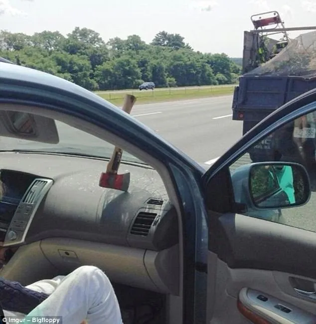 Potret Ajaib Orang-orang yang Berhasil Lolos dari Maut di Jalanan. Mungkin Gilirannya Belum Tiba 17