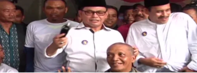 Bentuk Dukungan untuk Politisi Semakin Kreatif. Karangan Bunga Hingga Situs Biro Jodoh Semuanya Ada 8