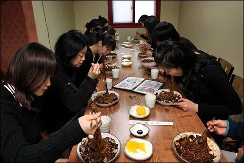 Di Korea Selatan, Tanggal 13 April Ini Dirayakan Sebagai Black Day. Hari Spesial Kaum Jomblo! 9