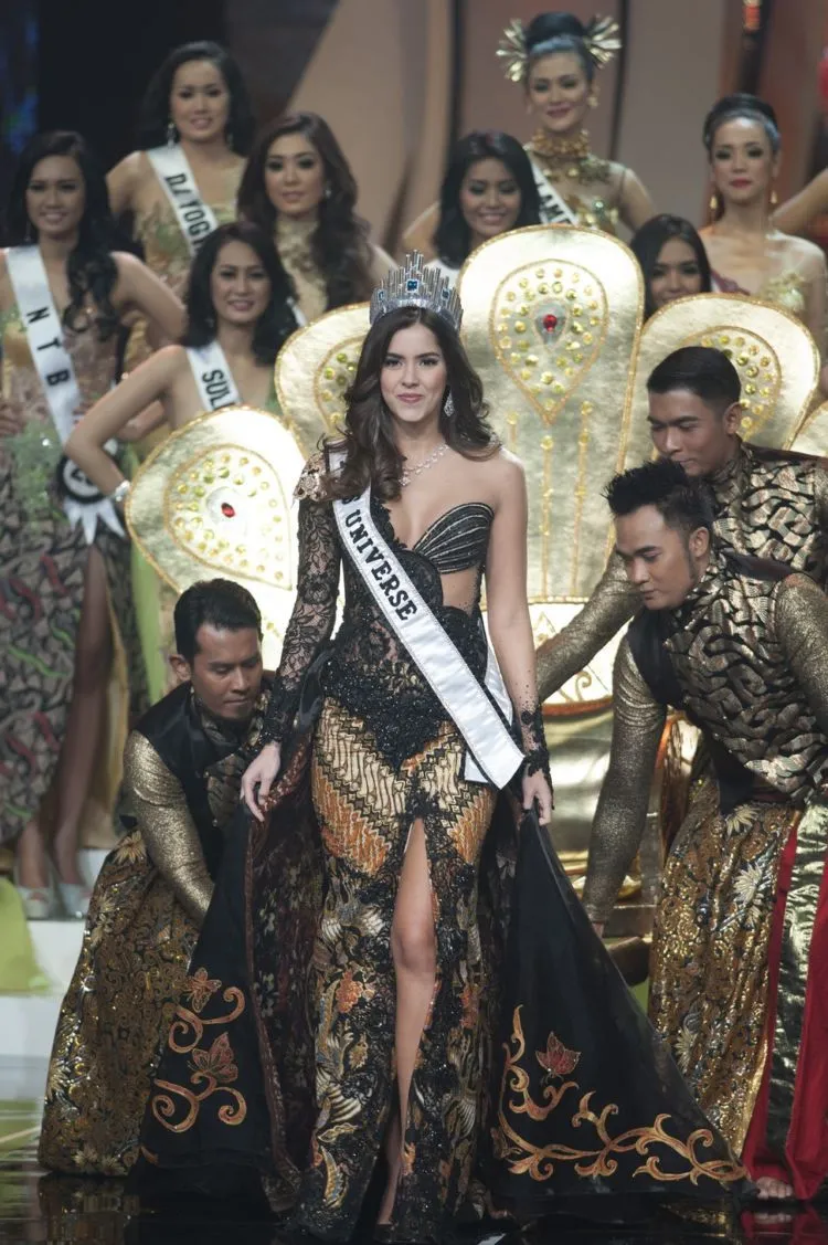 Keanggunan 8 Miss Universe Mengenakan Kebaya dari Tahun Ke Tahun. Inikah Bidadari Dunia? 10