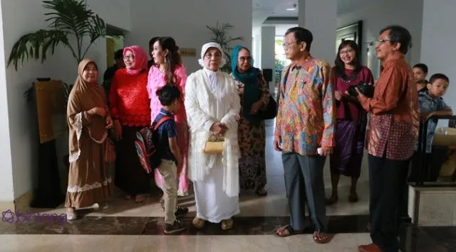 Meski Sudah Lanjut Usia, 11 Potret Pernikahan Nani Wijaya Ini Tujuannya Utamanya Adalah Ibadah 12