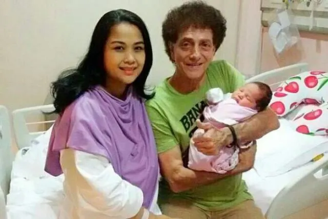 Kenapa Kita Sepakat dengan Ahmad Albar: Punya Anak Lagi di Umur 70 Tahun Itu Biasa Aja 8