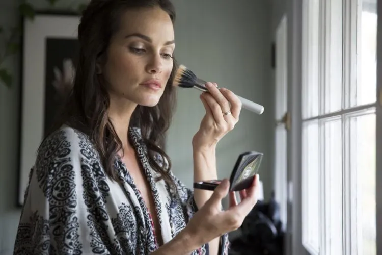 Tren Pakai Blush-on di Bawah Mata A La Cewek Jepang. Hasilnya? Wajahmu Jadi Menggemaskan! 12