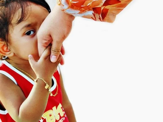 Cek di Negara Mana Saja Salim Itu Diterima! Kalau Calon Mertuamu dari Inggris, Mending Jangan Salim 7