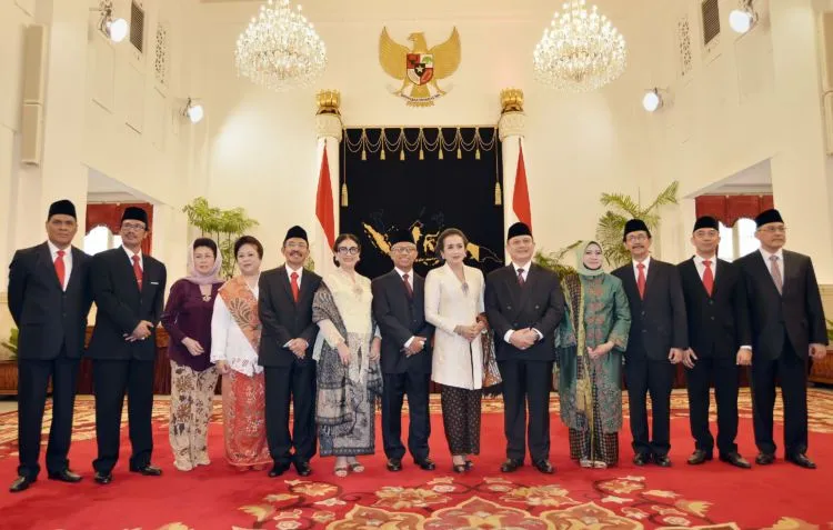 Nggak Selalu Jadi Dubes Saja, 6 Pekerjaan Ini Potensial Buatmu Para Lulusan Hubungan Internasional 7
