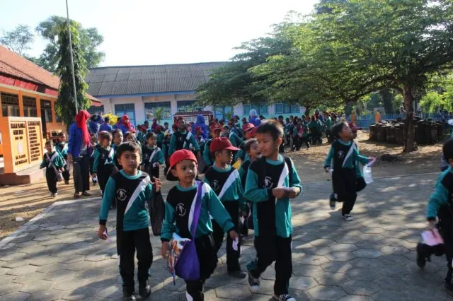 9 Guyonan Generasi 90-an yang Kalau Diingat Suka Bikin Bergumam, 'Duh, Dasar Bocah!' 16