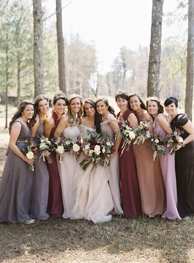 14 Inspirasi Gaun Bridesmaid Aneka Warna. Kata Siapa Seragam Harus Serba Sama? 23