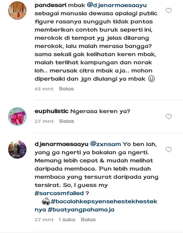 Djenar Maesa Ayu Merokok di Depan Rambu Dilarang Merokok Bandara Changi, Singapura. Netizen pun Gerah! 6