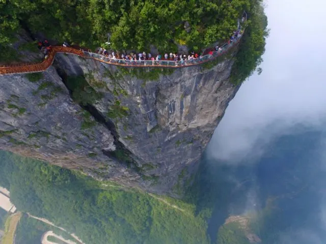 15 Foto Destinasi Aneh dan Ajaib di Muka Bumi. Kok Ada ya Tempat Menakjubkan Seperti Ini? 20