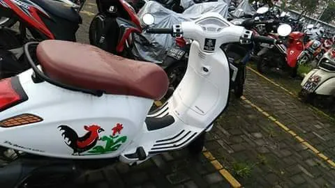 Keren Pas Dipakai El Rumi, Logo Ini Jadi Ramai Buat Fashion Lho, Nggak Cuma Buat Wadah Kuah Bakso 11