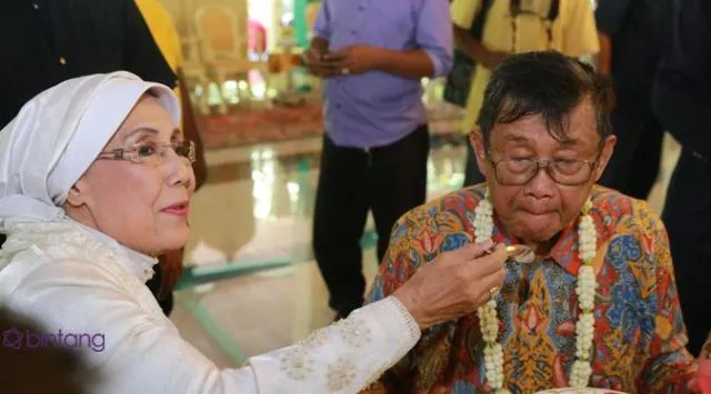 Meski Sudah Lanjut Usia, 11 Potret Pernikahan Nani Wijaya Ini Tujuannya Utamanya Adalah Ibadah 20