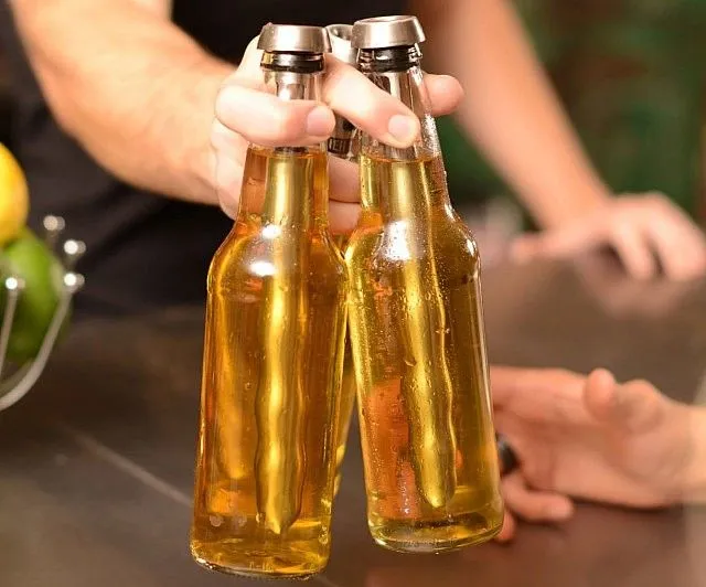 Ini Ternyata Alasan Kenapa Botol Bir Berwarna Hijau. Ini Hal Sederhana yang Jarang Orang Tahu! 6
