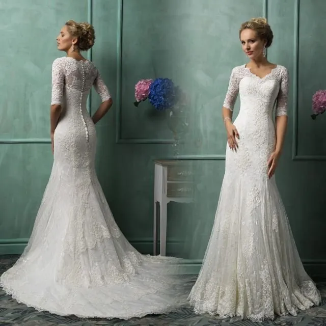 Tampil Menawan Tanpa Harus Serba Terbuka. Inilah 13 Inspirasi Bridal Look dengan Lengan Tertutup 15