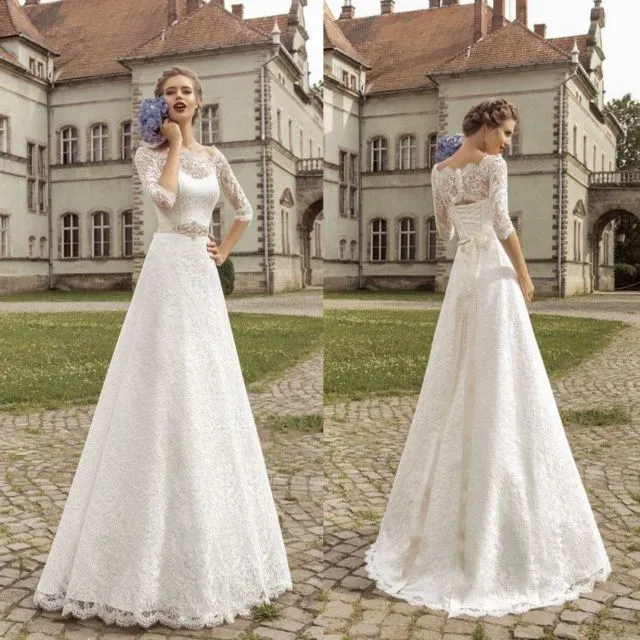 Tampil Menawan Tanpa Harus Serba Terbuka. Inilah 13 Inspirasi Bridal Look dengan Lengan Tertutup 17