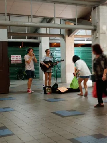 Lagi Jadi Tren, Bule-bule Mengemis di Asia Tenggara. Ngemis Biar Bisa Biayain Liburan Mereka! 8