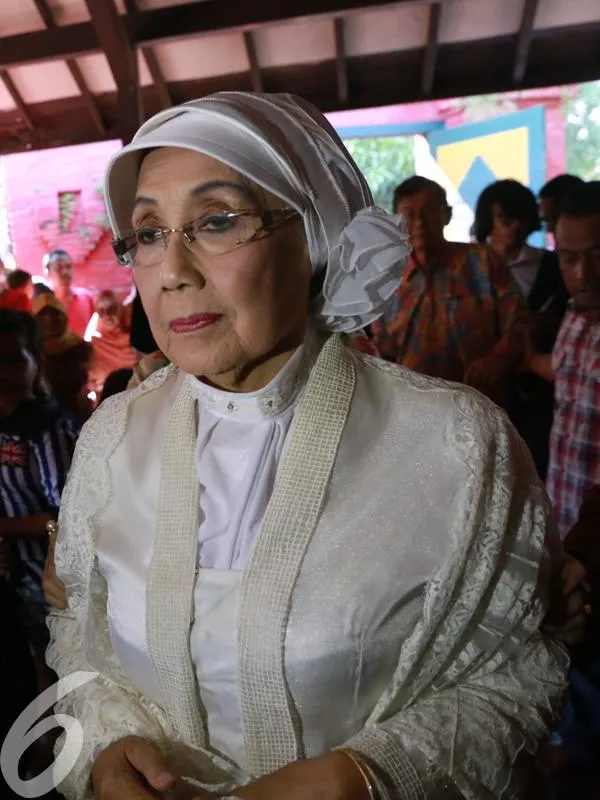Meski Sudah Lanjut Usia, 11 Potret Pernikahan Nani Wijaya Ini Tujuannya Utamanya Adalah Ibadah 14