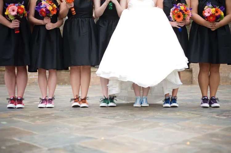 Ingin Tampil Beda di Hari Pernikahan? Sontek 10 Gaya Brides dengan Sneakers yang Mencuri Perhatian 18