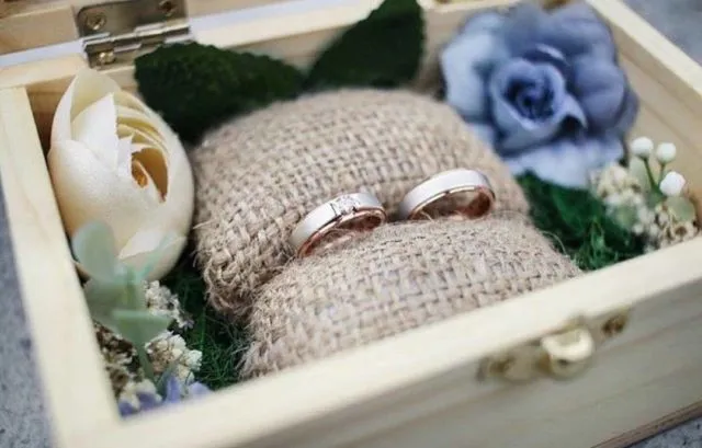 11 Inspirasi Kotak Cincin Kawin Unik. Karena Nggak Jadi Spesial Kalau Cuma Pakai yang Biasanya 16