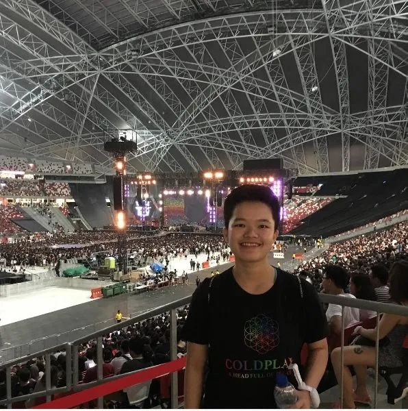 17 Foto Girang Orang Indonesia yang Kesampaian Nonton Coldplay, Kita Cuma Bisa Iri dan Manyun 25