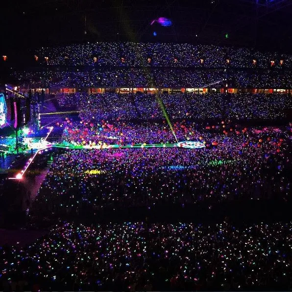 17 Foto Girang Orang Indonesia yang Kesampaian Nonton Coldplay, Kita Cuma Bisa Iri dan Manyun 28