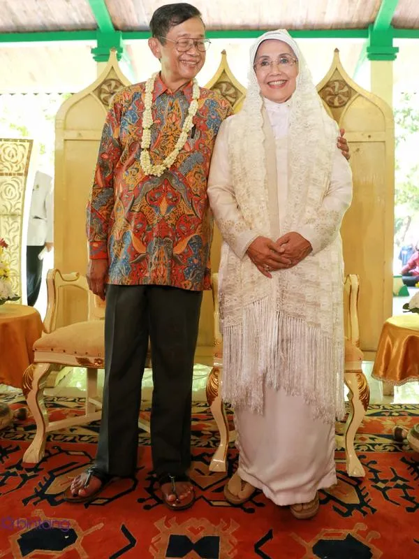 Meski Sudah Lanjut Usia, 11 Potret Pernikahan Nani Wijaya Ini Tujuannya Utamanya Adalah Ibadah 19