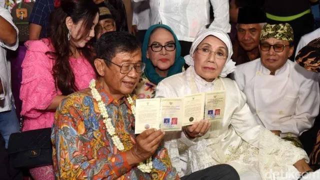Meski Sudah Lanjut Usia, 11 Potret Pernikahan Nani Wijaya Ini Tujuannya Utamanya Adalah Ibadah 18