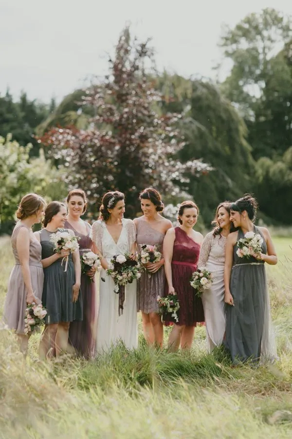 14 Inspirasi Gaun Bridesmaid Aneka Warna. Kata Siapa Seragam Harus Serba Sama? 24