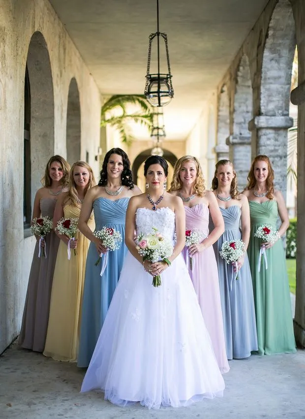 14 Inspirasi Gaun Bridesmaid Aneka Warna. Kata Siapa Seragam Harus Serba Sama? 16