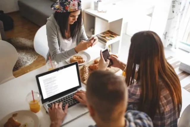 Bukan Cuma Narkoba atau Alkohol yang Bahaya. Sekarang Ada Pusat Rehabilitasi buat Pecandu Smartphone 12