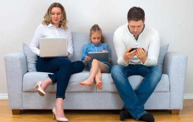 Bukan Cuma Narkoba atau Alkohol yang Bahaya. Sekarang Ada Pusat Rehabilitasi buat Pecandu Smartphone 11