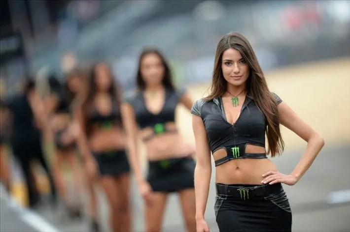 Sebelum Berasumsi Aneh-aneh, Coba Pahami Dulu Beberapa Fakta Menarik Seputar Umbrella Girls Ini! 5