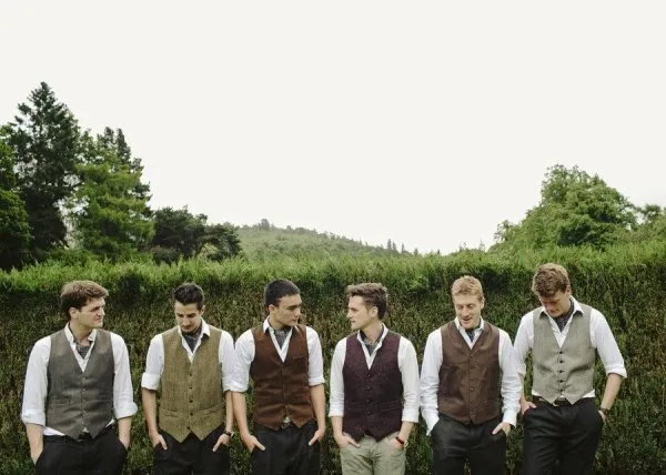 11 Kostum Berbeda Groomsmen di Hari Pernikahanmu Nanti. Seragam Tak Berarti Harus Sama, 'Kan? 13
